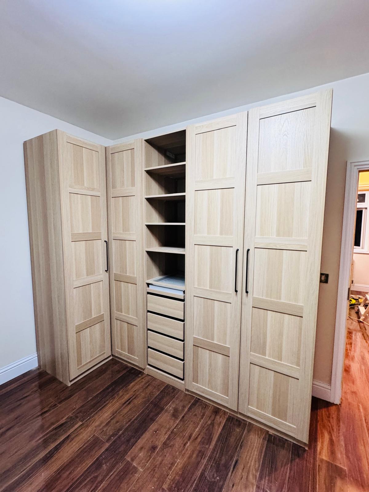  FITTED WARDROBE IN DAGNEHAM