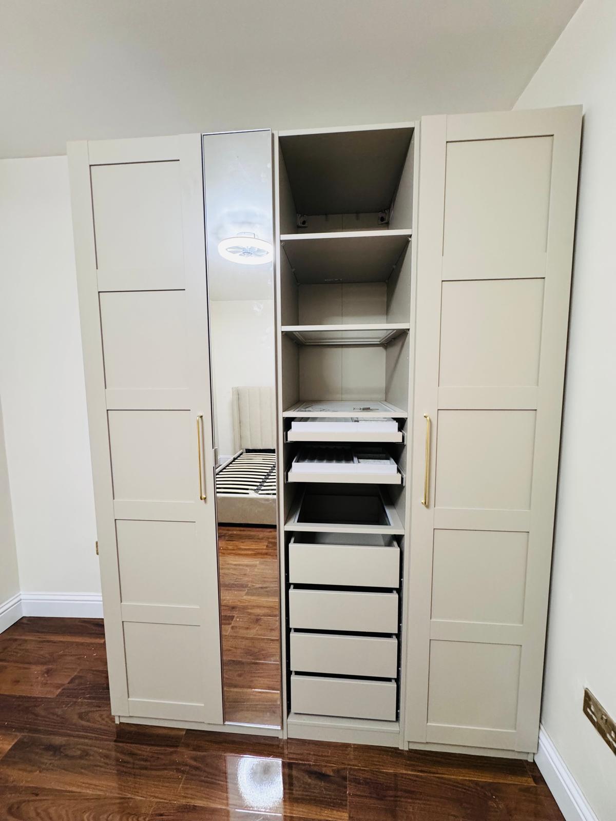  FITTED WARDROBE IN DAGNEHAM