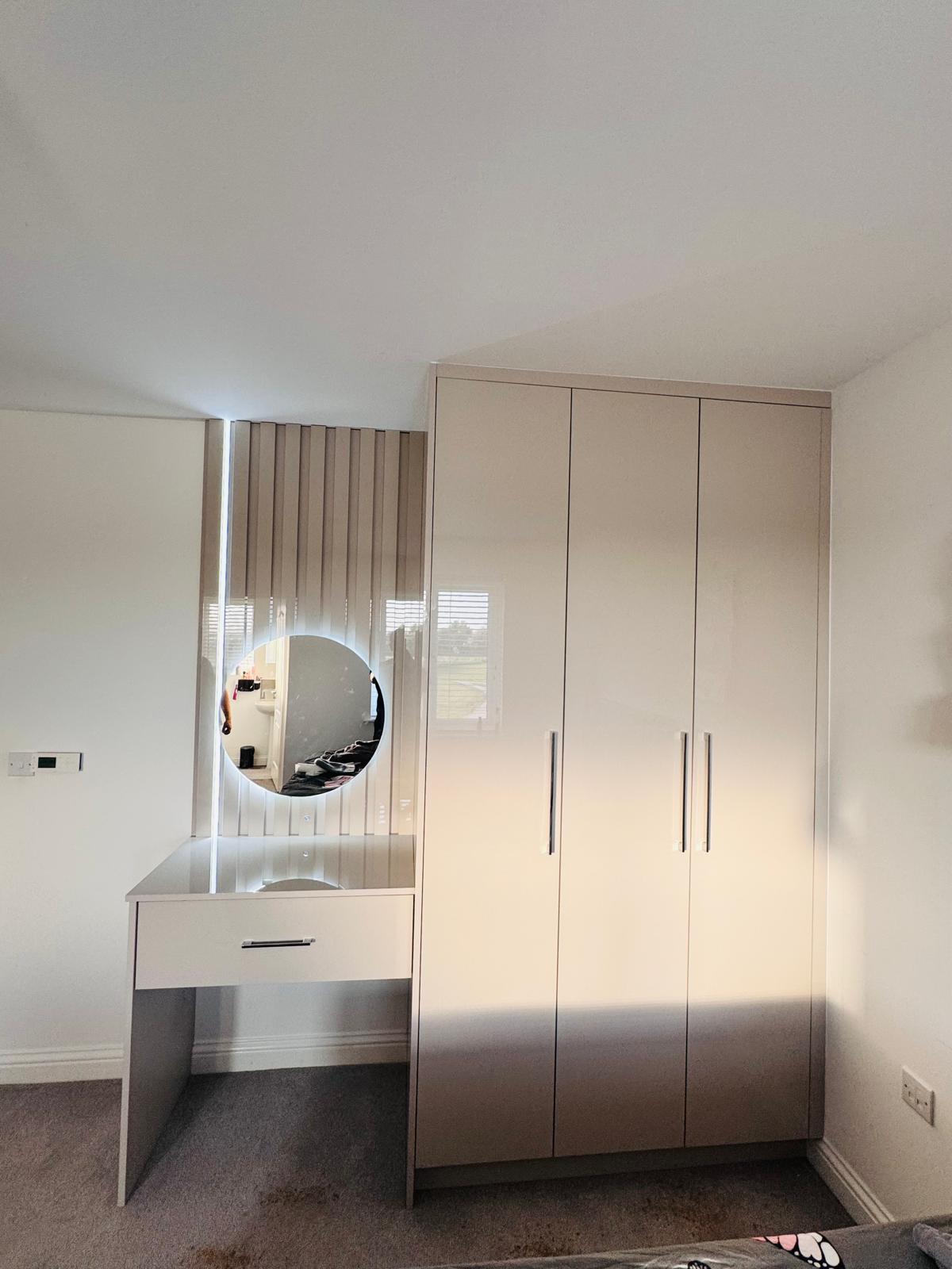  FITTED WARDROBE IN DAGNEHAM