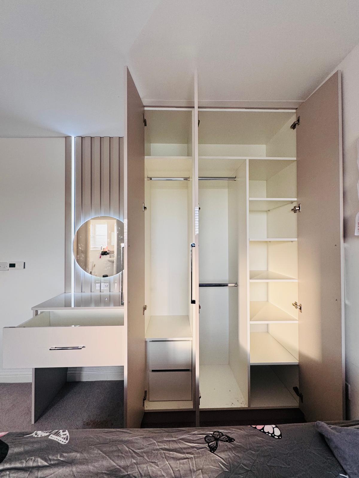  FITTED WARDROBE IN LONDON