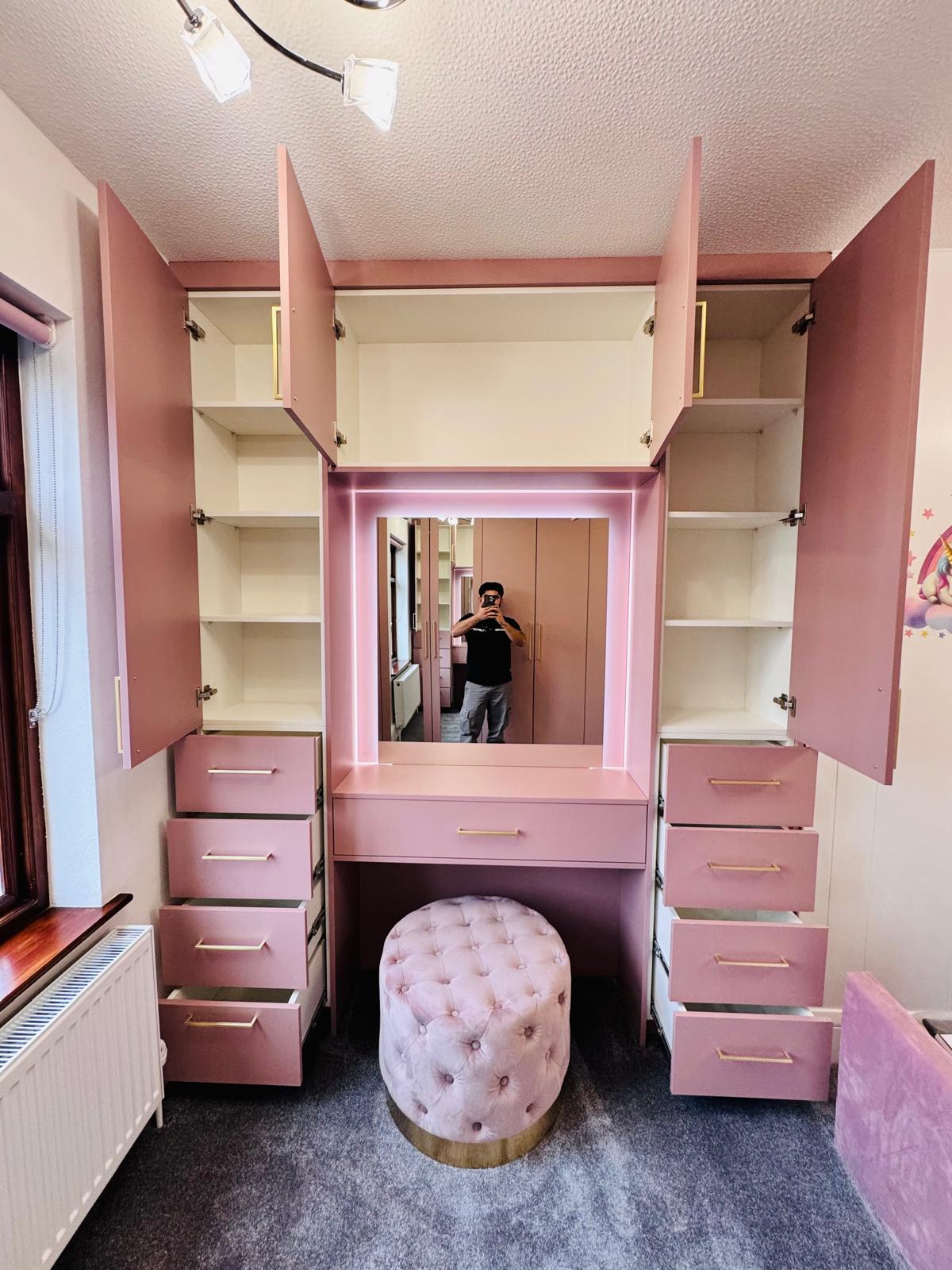  FITTED WARDROBE IN LONDON