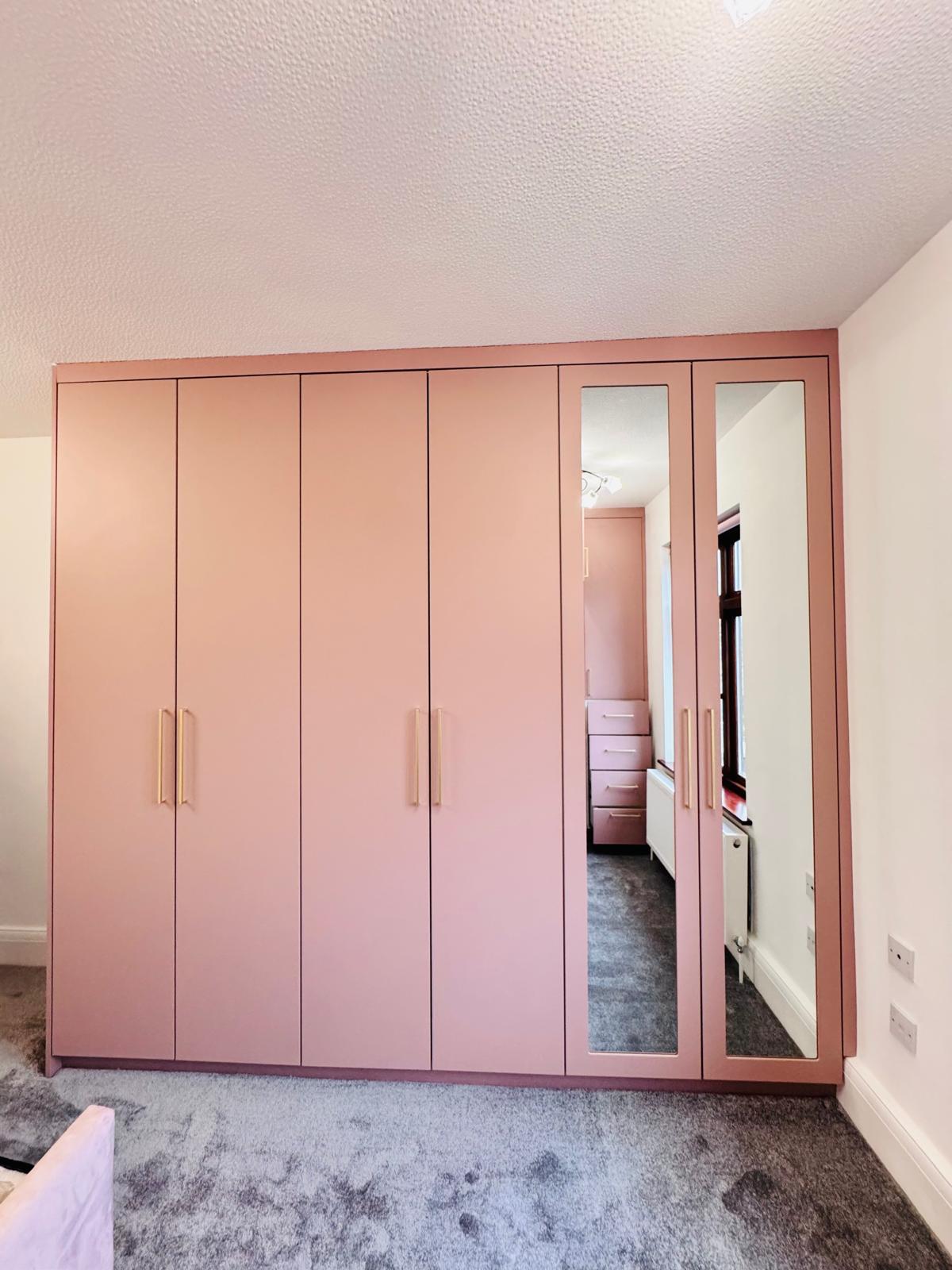  FITTED WARDROBE IN LONDON