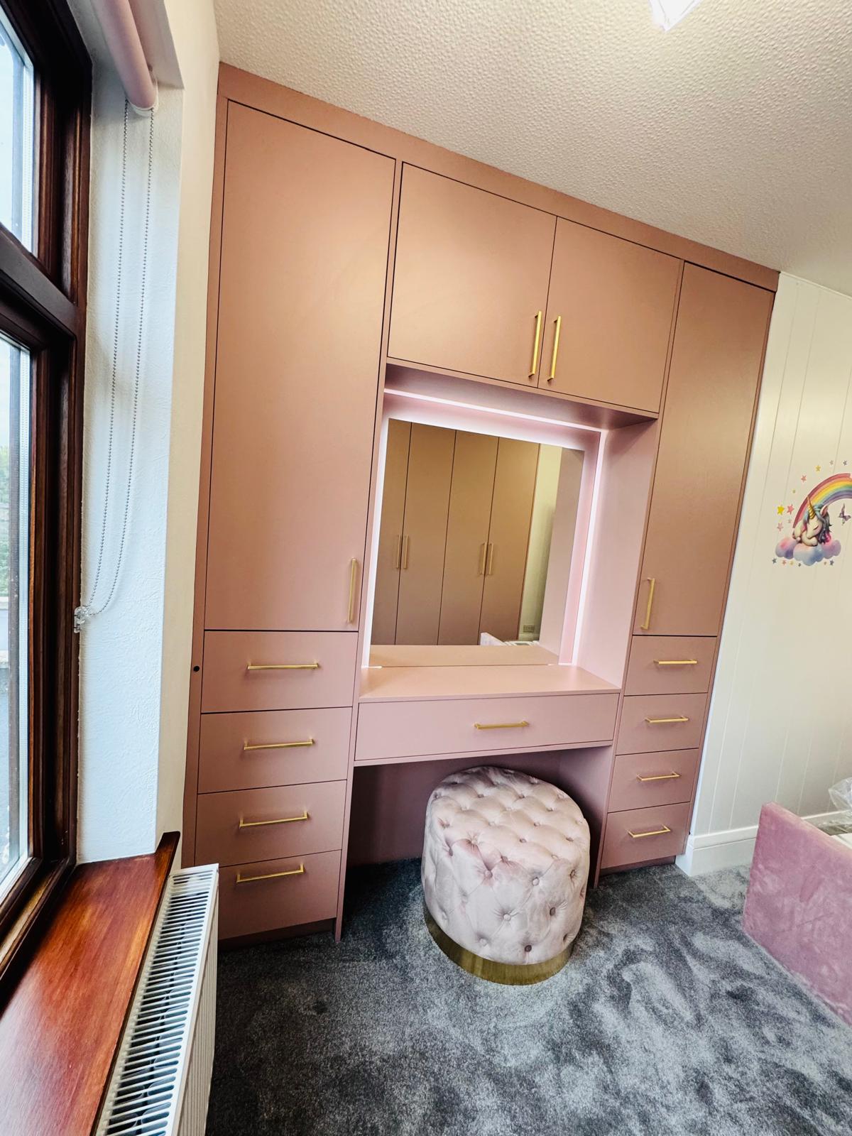  FITTED WARDROBE IN LONDON